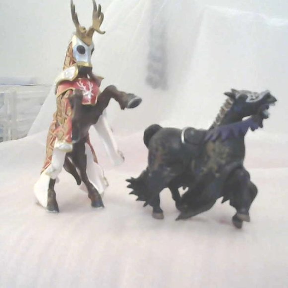 17 TH CENTERY MID EVIL KNIGHTS AND HORSES 2 HORSES & 2 KNIGHTS IN SETS - Picture 3 of 5